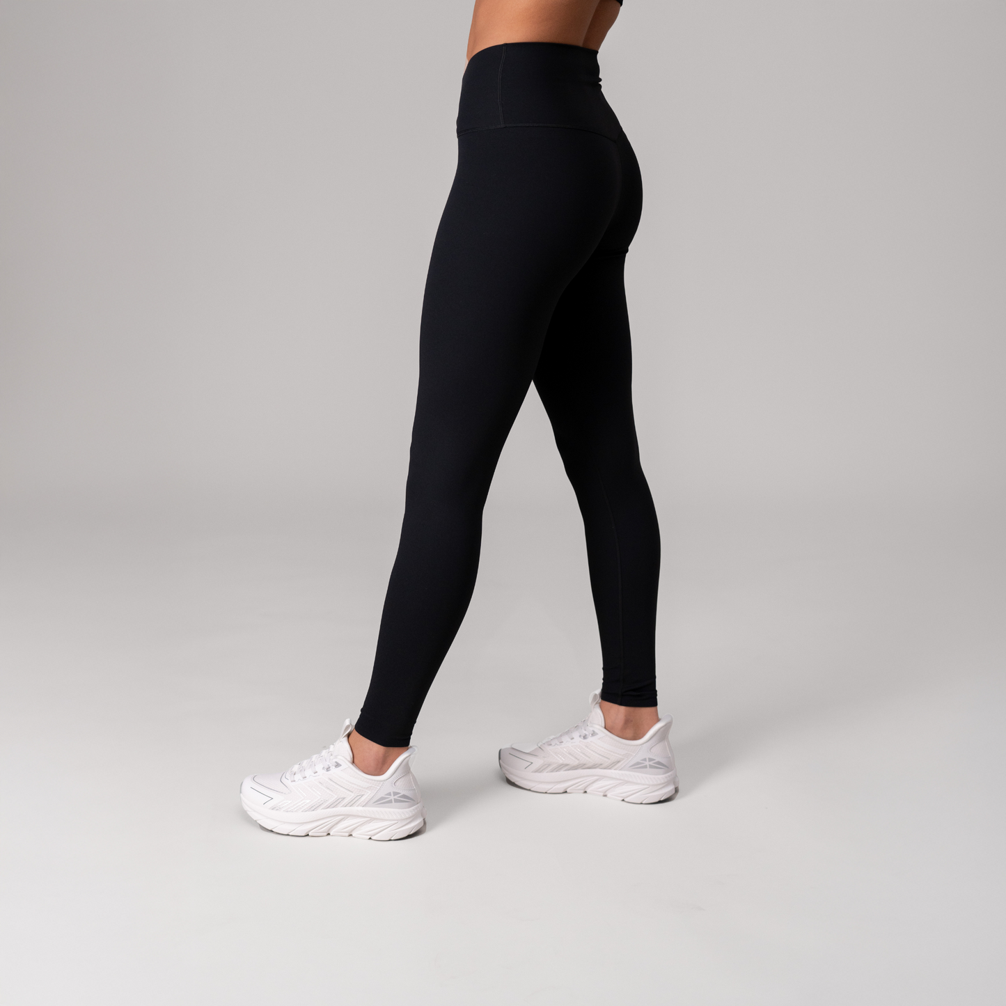 (Black)