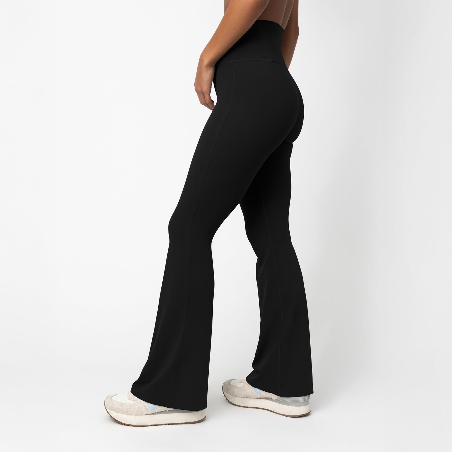 (Black)